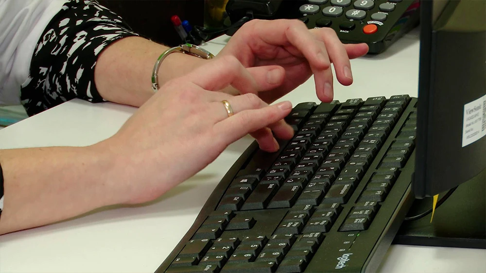 Руки и клавиатура