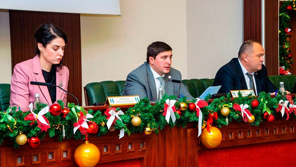 Обсуждение сбалансированного бюджета на 2026 год в Нижнекамском муниципальном районе