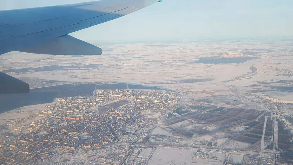 Вид из иллюминатора самолёта