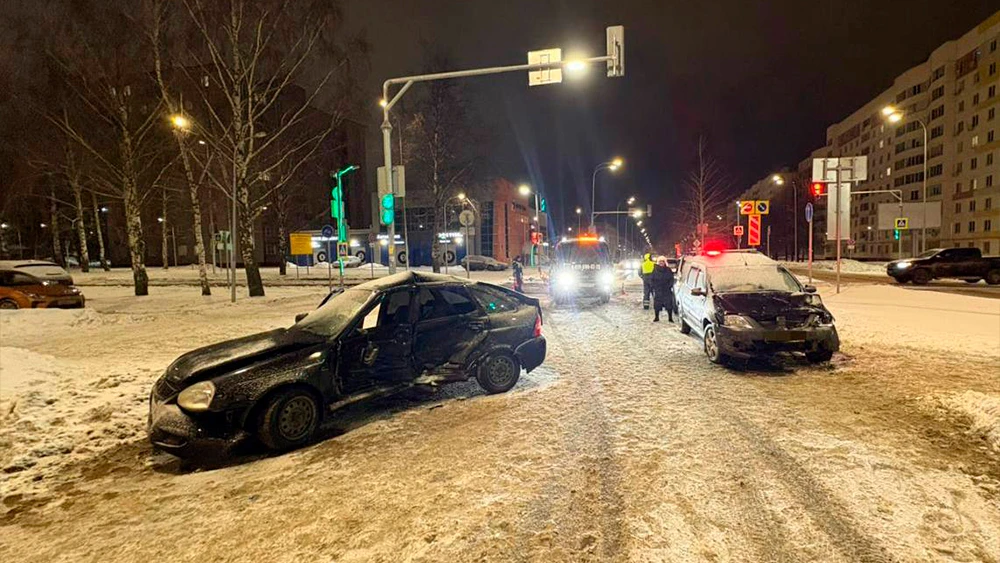 Последствия аварии на перекрестке в Нижнекамске