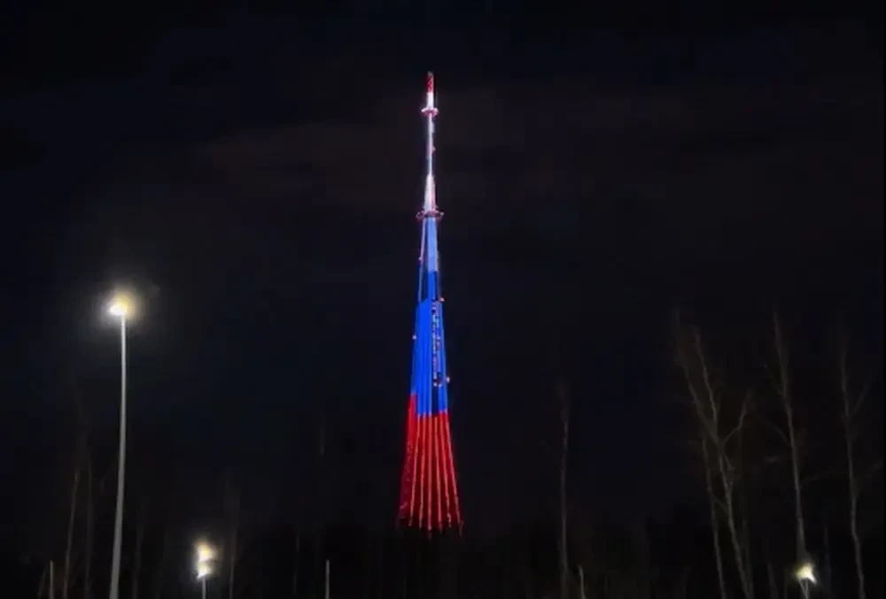 Праздничная подсветка ко Дню Конституции РФ на нижнекамской телебашне в 2024 году