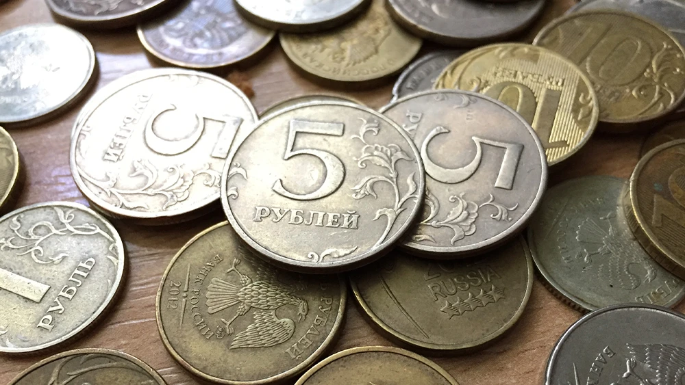 Монеты на столе