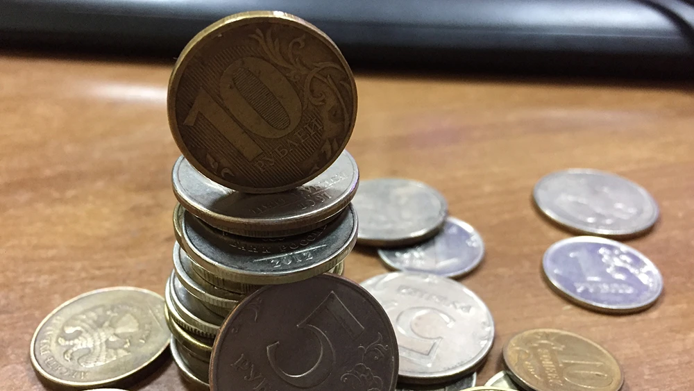 Монеты на столе