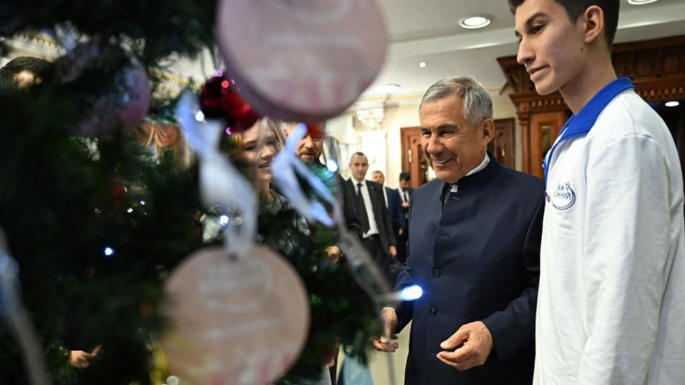 Раис Татарстана Рустам Минниханов принял участие в акции «Ёлка желаний»