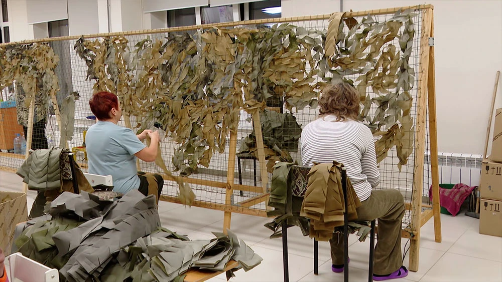 Нижнекамские волонтёры плетут масксети для СВО