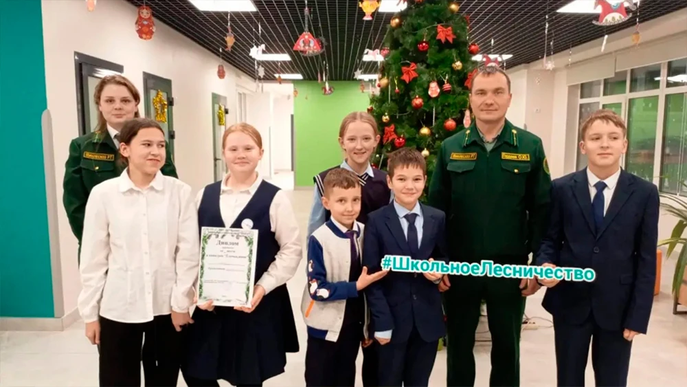 Воспитанники школьных лесничеств