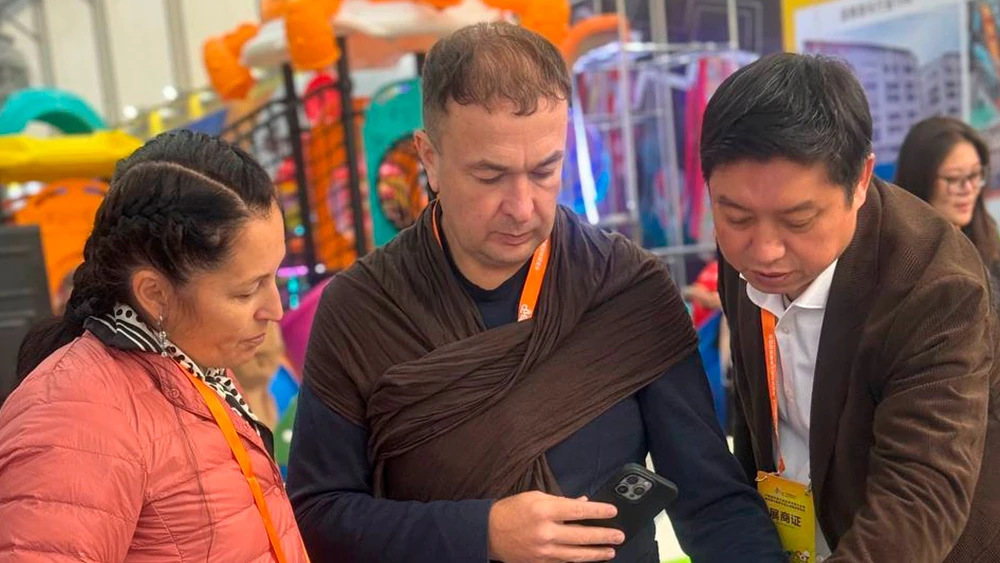 Руководство парка аттракционов «Сабантуй» в Нижнекамске выбирают в Китае новые аттракционы