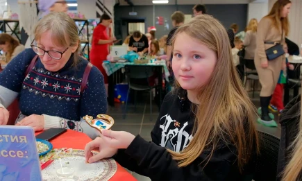 Нижнекамцы расписывали игрушки и варили мыло в «Мастерской Деда Мороза» - телеканал НТР 24