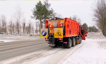 В Нижнекамске коммунальщики вышли на уборку первого снега с 3 часов утра - телеканал НТР 24