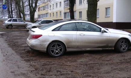 До 3500 рублей штрафа: в Нижнекамске провели рейд по парковке на газонах - телеканал НТР 24