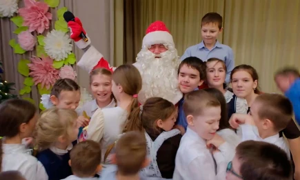 Маскарад, хоровод и объятия: кульминация акции «Стань Дедом Морозом!» - телеканал НТР 24