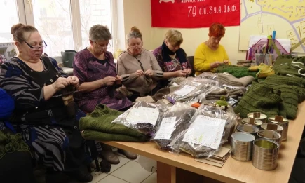 Нижнекамские волонтёры вяжут тёплые носки для солдат - телеканал НТР 24