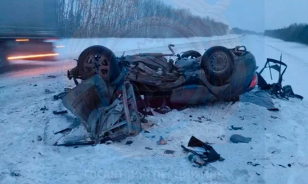 В Татарстане молодой водитель насмерть разбился, влетев в большегруз - телеканал НТР 24