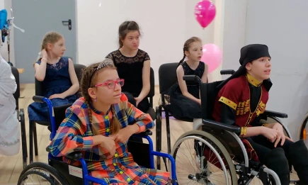 В центре «Рубаха» для детей с ОВЗ организовали праздник с Дедом Морозом - телеканал НТР 24