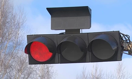 Автоюрист рассказал, что грозит водителям за выезд на перекресток с пробкой - НТР 24