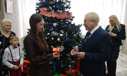 Депутат Госдумы Олег Морозов поддержал новогодние акции в Нижнекамске - телеканал НТР 24