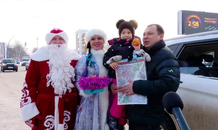 Нижнекамские автоинспекторы устроили новогодний сюрприз водителям - телеканал НТР 24