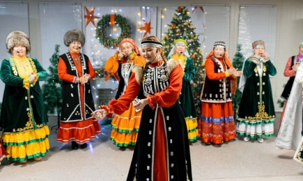 Дружба народов: в вахтовом городе прошел новогодний концерт для приезжих строителей - телеканал НТР 24