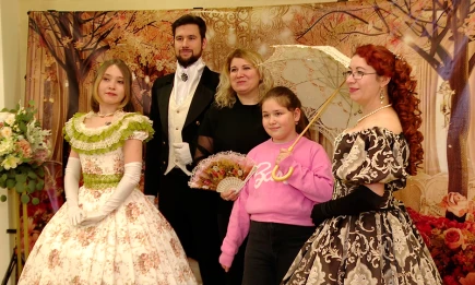 Мастер-классы и спектакль: как нижнекамские дети поздравили мам в театре - НТР 24