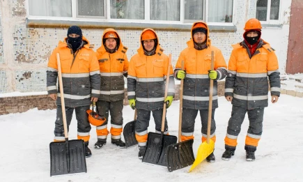 Подрядчики «Нижнекамскнефтехима» помогли убрать снег на территории приюта «Балкыш» - телеканал НТР 24