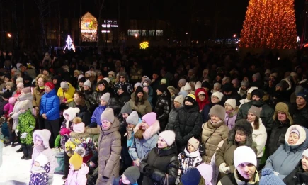 В Нижнекамске открылась центральная ёлка - телеканал НТР 24