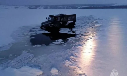 В Татарстане спасли двух рыбаков, чей вездеход провалился под лёд - телеканал НТР 24