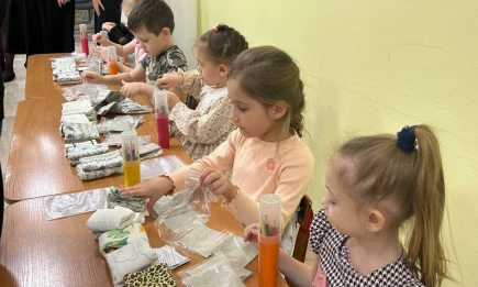 Воспитанники детсада №23 собрали «сухие души» для бойцов и передали тёплые письма - телеканал НТР 24