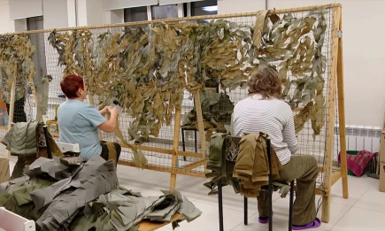 Нижнекамские волонтёры передали бойцам СВО более 1,8 тысяч маскировочных сетей