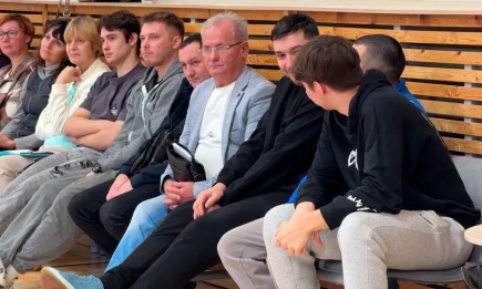 Олимпийский чемпион провёл лекцию для детских тренеров в Нижнекамске - НТР 24