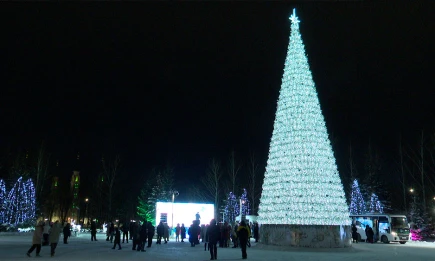В Нижнекамске открылся новый новогодний городок в сквере Лемаева - телеканал НТР 24