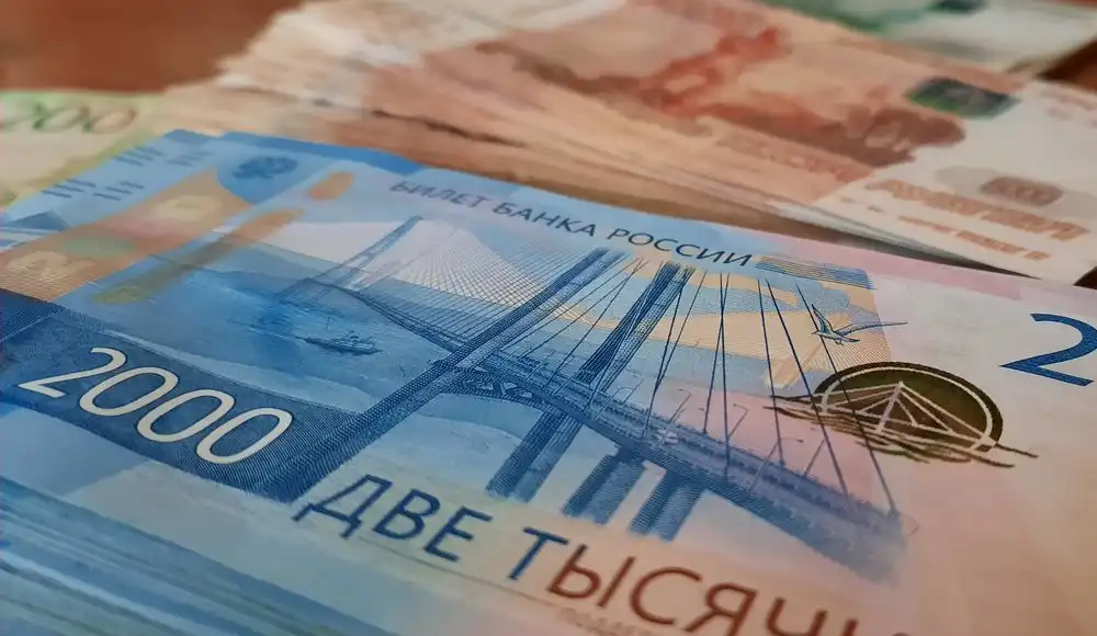 двухтысячные и пятитысячные банкноты Банка России