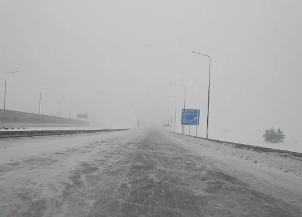 метель на трассе