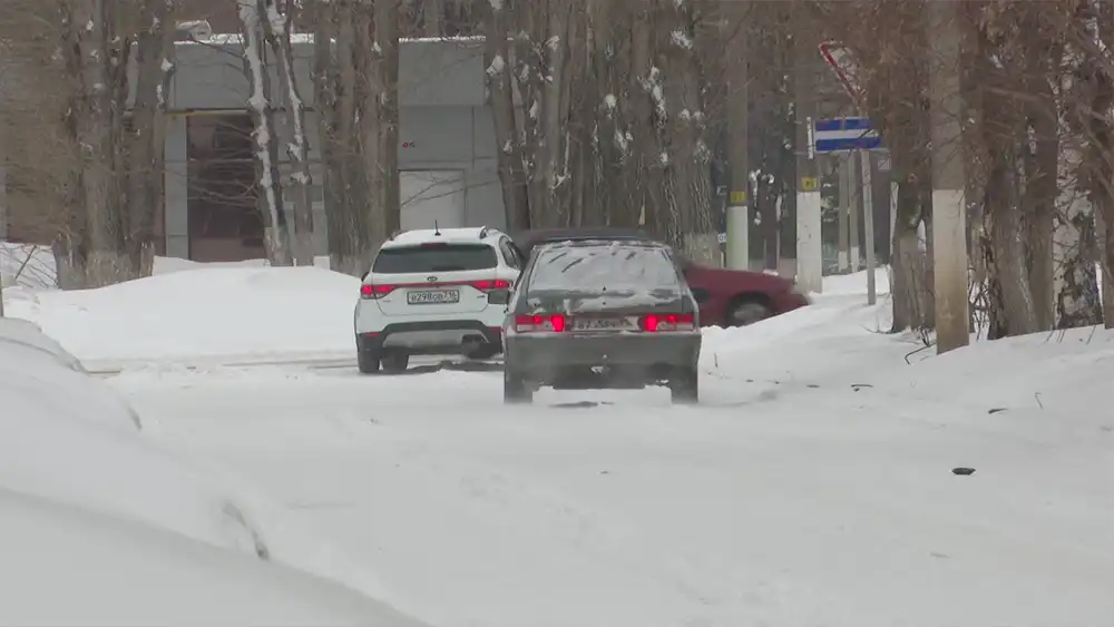 Автомобили в зимнем Нижнекамске