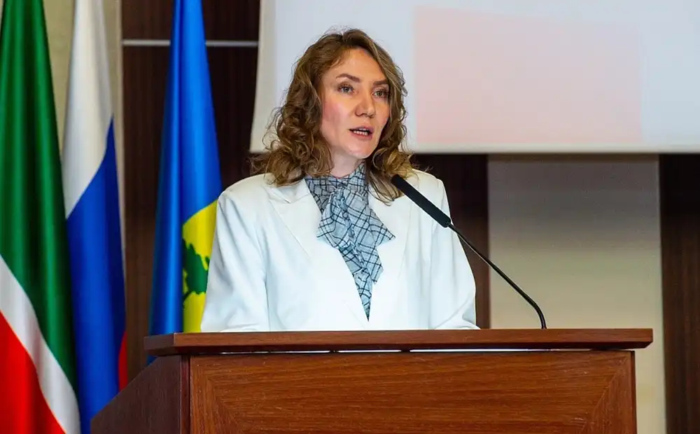 Директор ТЮЗ Нижнекамска Роза Аникина