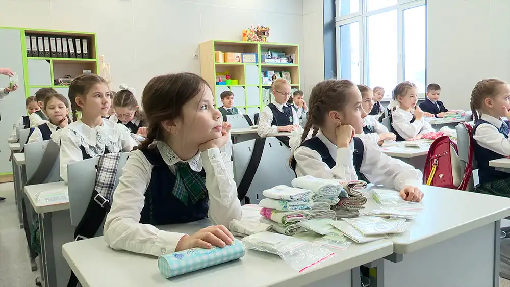 Дети на мастер-классе в школе