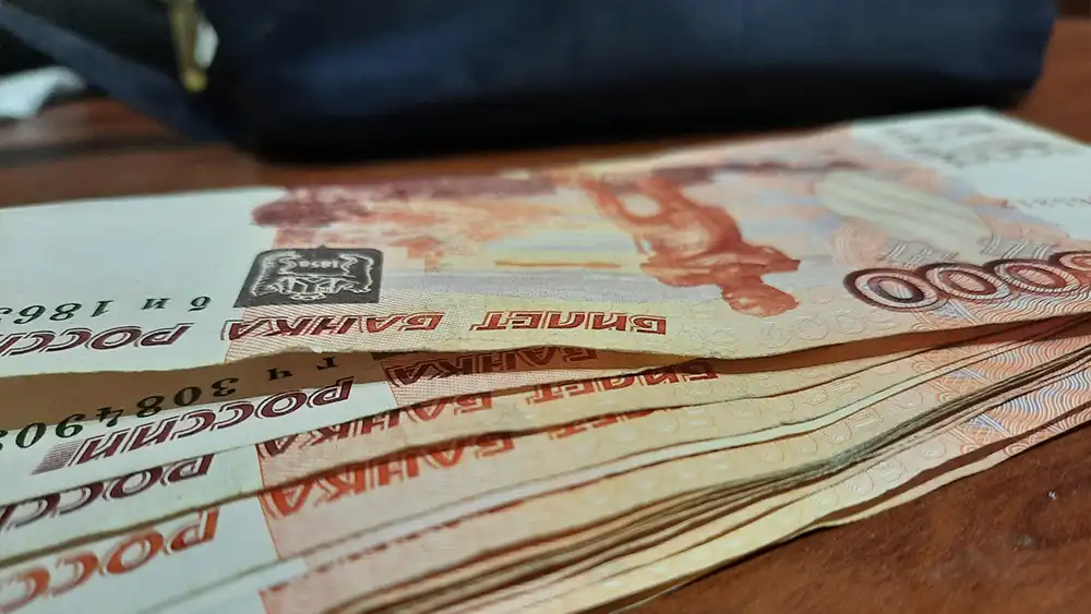 Деньги на столе