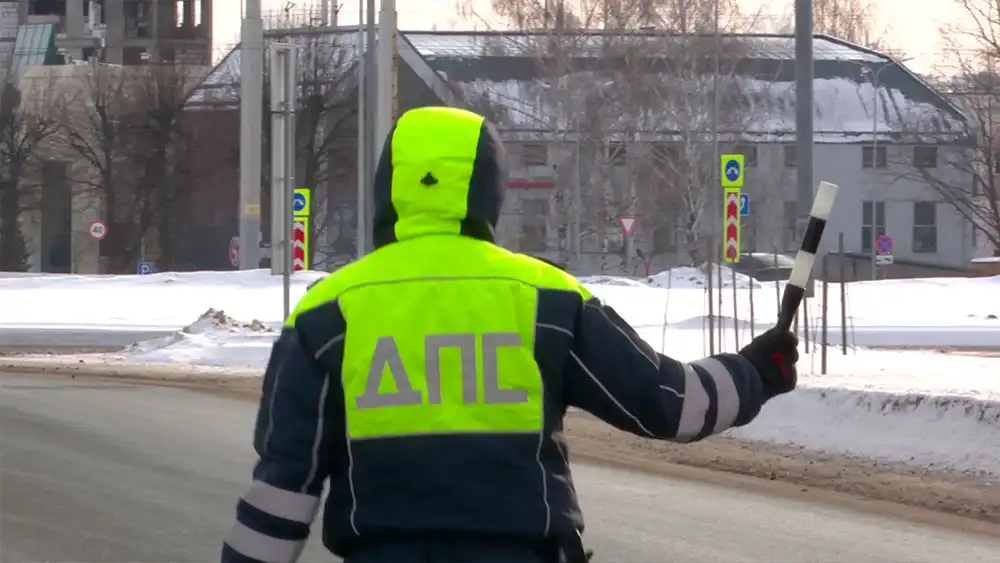 Инспектор ДПС на службе