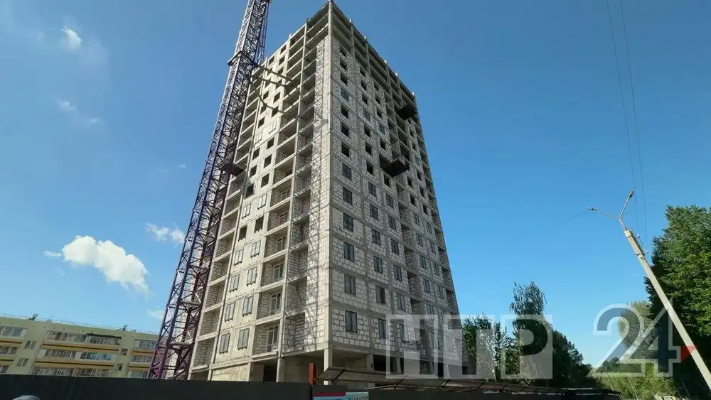 строящийся высотный жилой дом