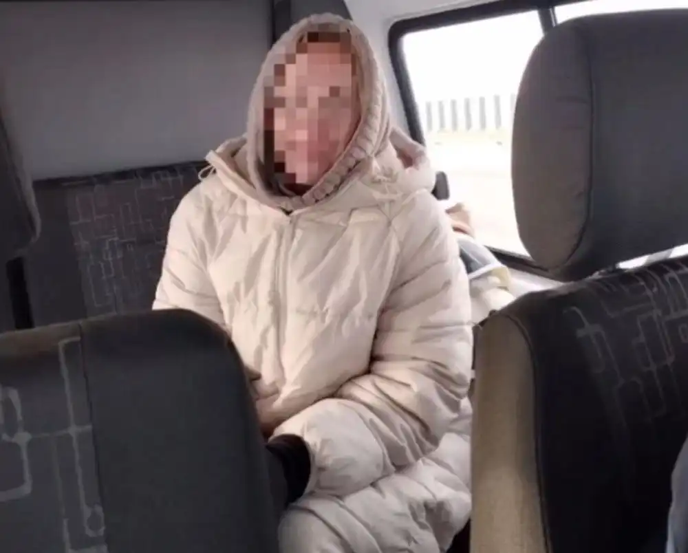 женщина в автомобиле