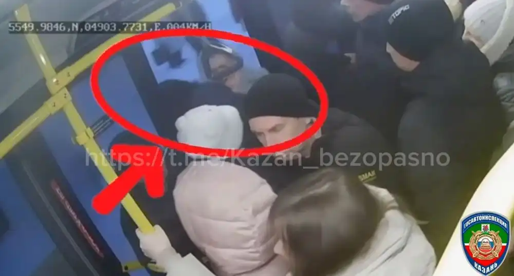 люди в автобусе