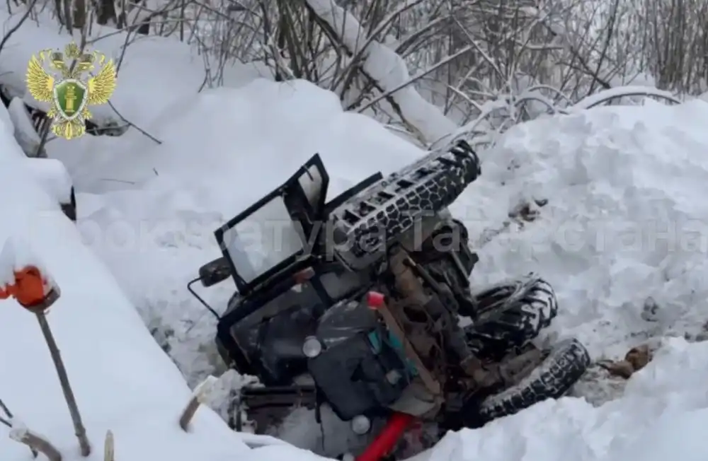 трактор упал в яму