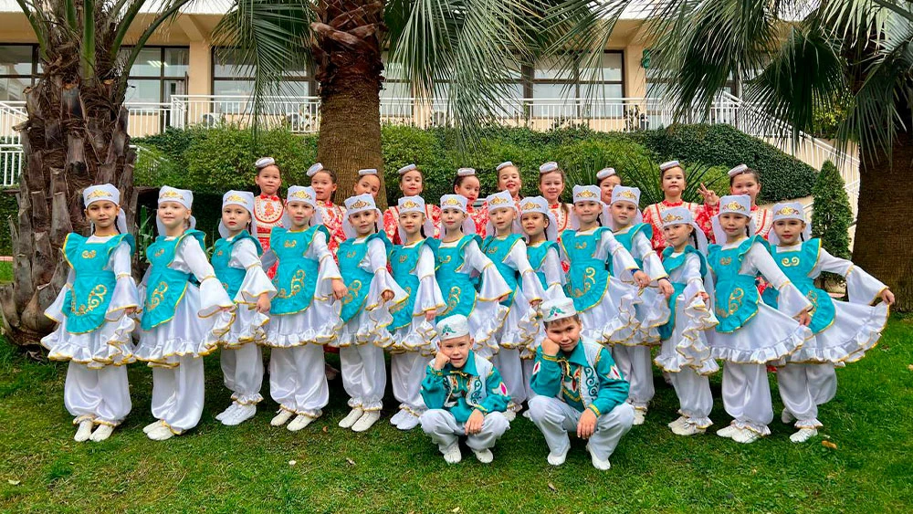 Участники ансамбля «Нардуган»