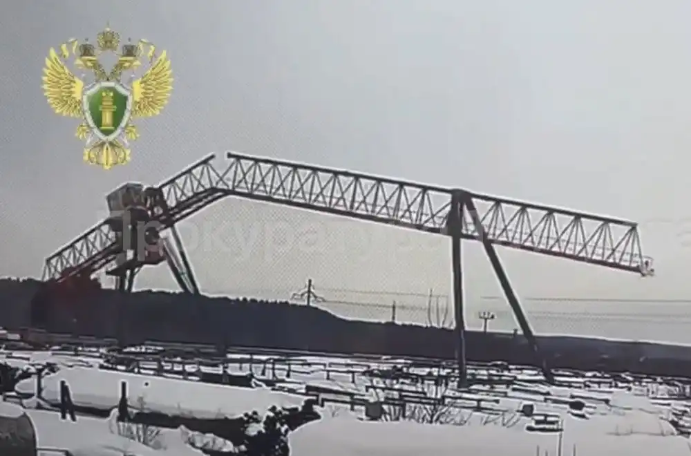 обломился строительный кран