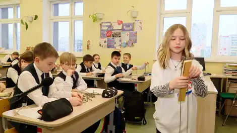 Четвероклассница проводит мастер-классы по плетению в нижнекамской школе - телеканал НТР 24