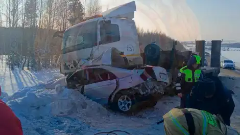 В Татарстане легковушка попала под КАМАЗ, трое погибли - телеканал НТР 24