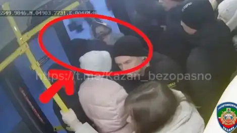 В Казани два человека выпали из автобуса - телеканал НТР 24