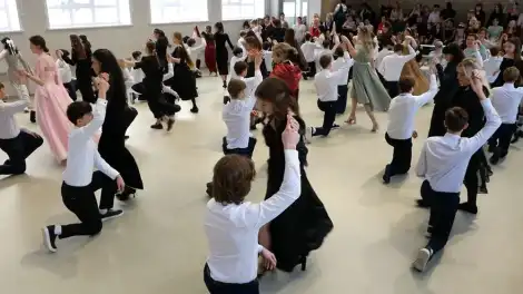 В нижнекамском лицее имени Пушкина организовали бал ко Дню студента - телеканал НТР 24