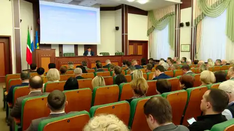 На «Деловом понедельнике» обсудили школьную безопасность, тарифы на свет и юбилей города - телеканал НТР 24