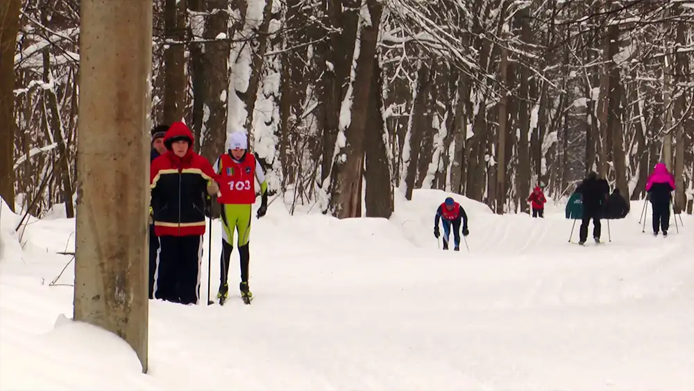 Лыжники на нижнекамской «Тропе здоровья»