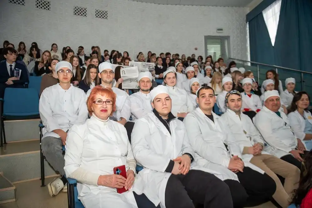 врачи и студенты на фестивале Ангелы в белых халатах в Нижнекамске